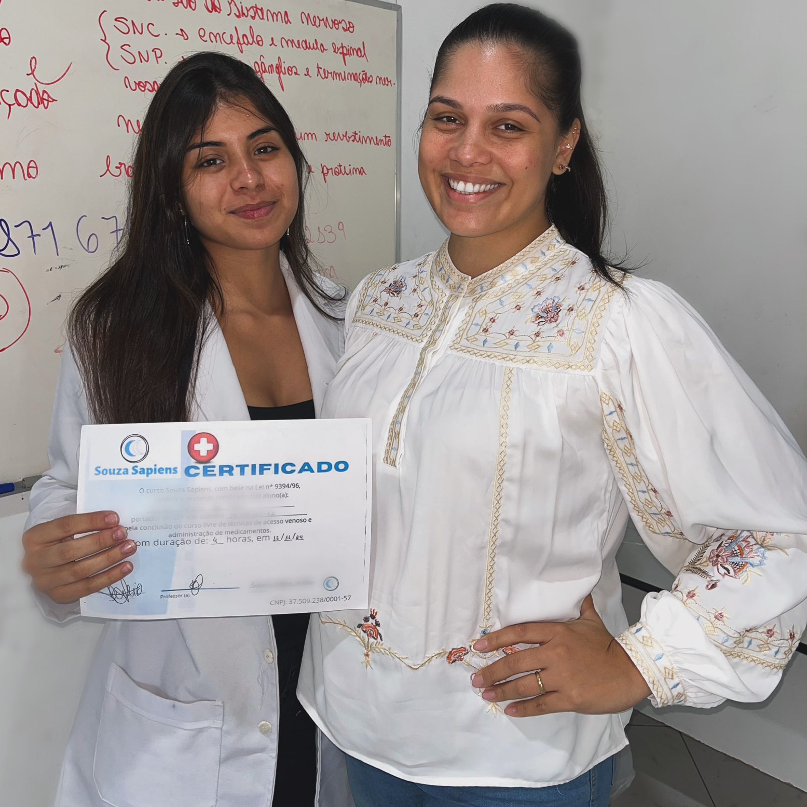 Aluna formada com certificado Souza Sapiens 1