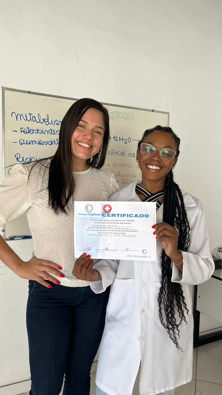 Aluna formada com certificado Souza Sapiens 2